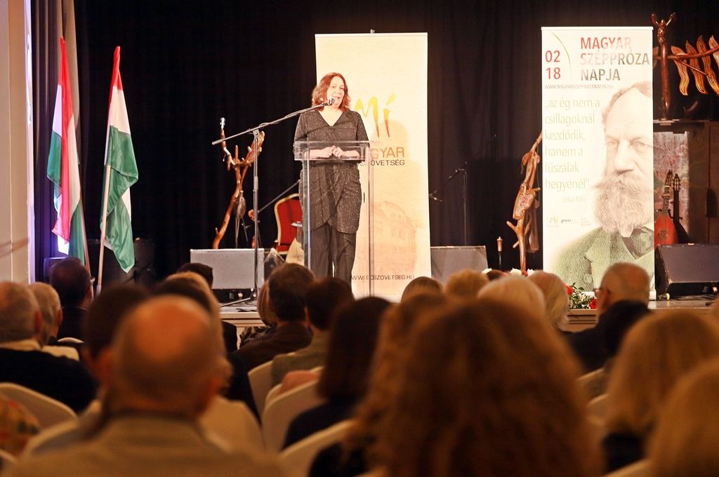 Jókai ma is hat ránk